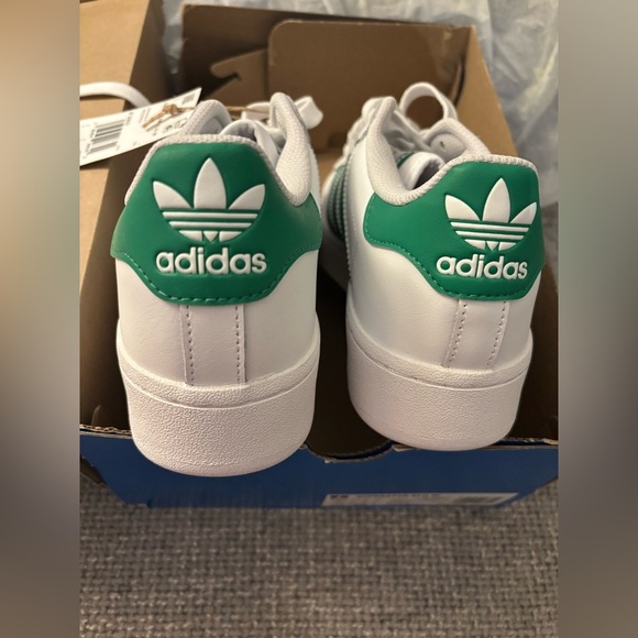 BNWT Adidas Superstar XLG women Shoes – Size 8.5 US – White & Green - Picture 5 of 16